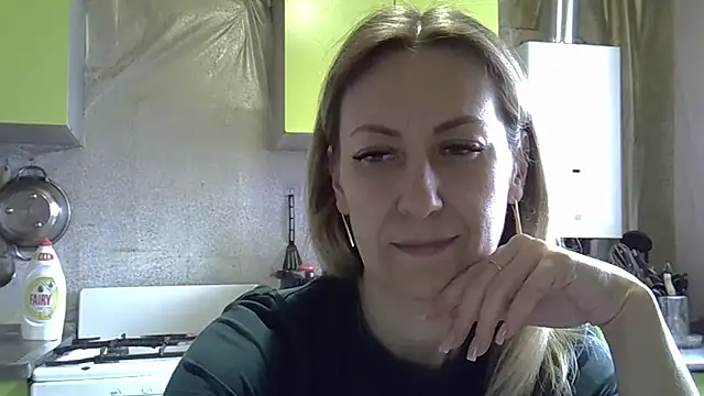 Snapshot of AshleyXHoney chatting on 04.10.26 AshleyXHoney online show from 04.10.26