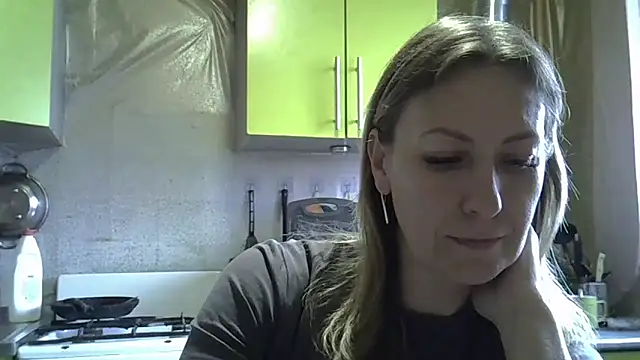 Snapshot of AshleyXHoney chatting on 04.17.26 AshleyXHoney online show from 04.17.26