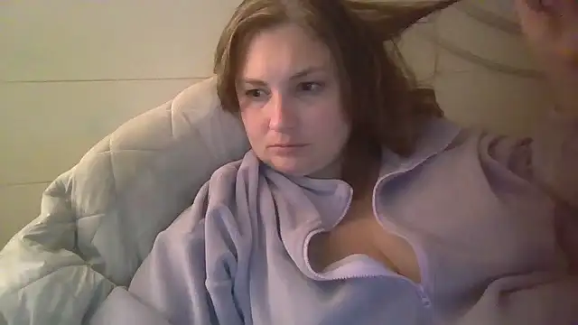 Snapshot of MilfyMrsRobinson chatting on 12.04.25 MilfyMrsRobinson online show from 12.04.25