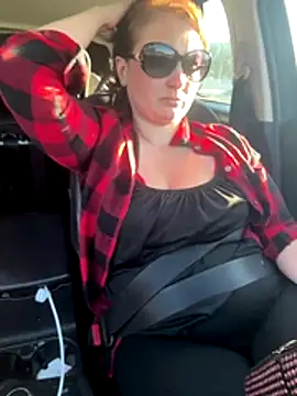 Snapshot of MilfyMrsRobinson chatting on 12.21.25 MilfyMrsRobinson online show from 12.21.25