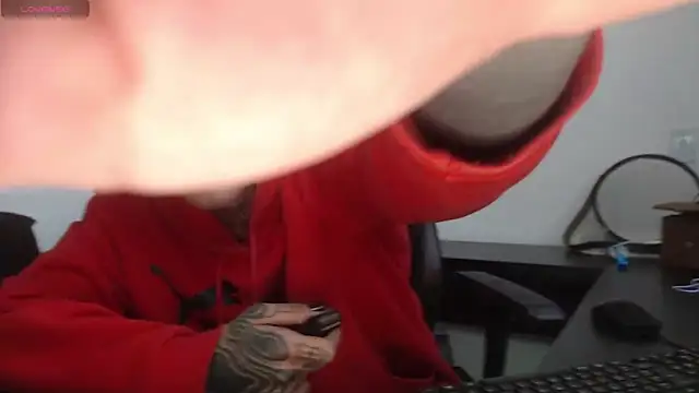 Snapshot of charlotbelucci_ chatting on 10.25.25 charlotbelucci online show from 10.25.25