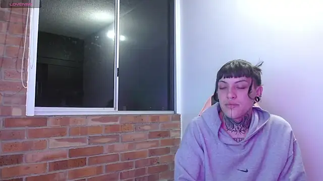 Snapshot of charlotbelucci_ chatting on 11.09.25 charlotbelucci online show from 11.09.25