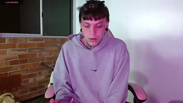 Snapshot of charlotbelucci_ chatting on 11.13.25 charlotbelucci online show from 11.13.25