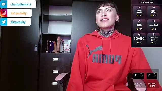 Snapshot of charlotbelucci_ chatting on 11.16.25 charlotbelucci online show from 11.16.25