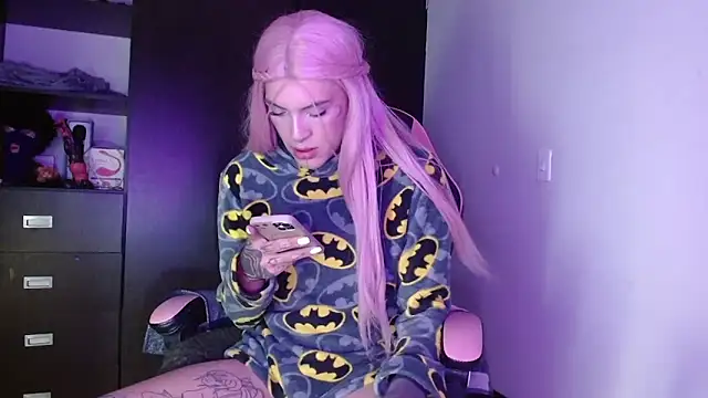 Snapshot of charlotbelucci_ chatting on 11.20.25 charlotbelucci online show from 11.20.25