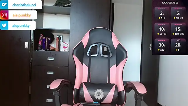 Snapshot of charlotbelucci_ chatting on 11.24.25 charlotbelucci online show from 11.24.25