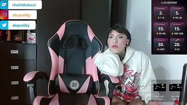 Snapshot of charlotbelucci_ chatting on 11.27.25 charlotbelucci online show from 11.27.25