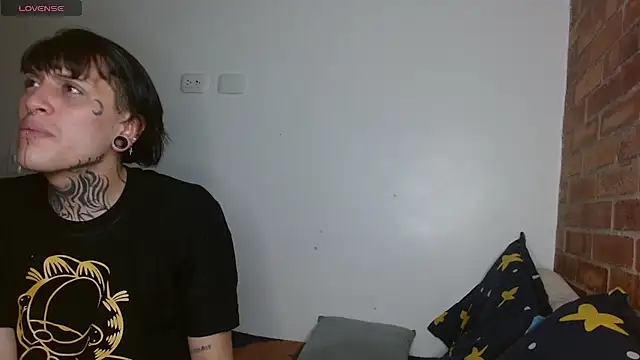 Snapshot of charlotbelucci_ chatting on 12.18.25 charlotbelucci online show from 12.18.25