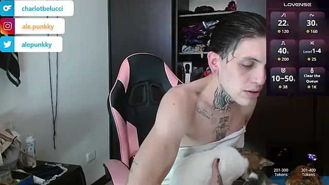 Snapshot of charlotbelucci_ chatting on 12.22.25 charlotbelucci online show from 12.22.25