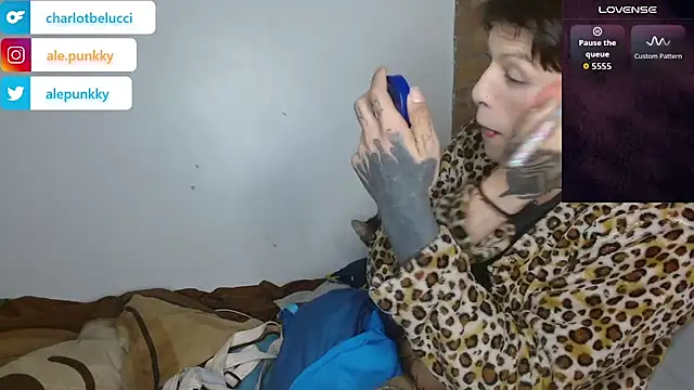 Snapshot of charlotbelucci_ chatting on 12.23.25 charlotbelucci online show from 12.23.25