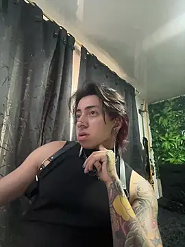 Snapshot of Yogurdebrownie69 chatting on 02.12.25 Yogurdebrownie69 online show from 02.12.25