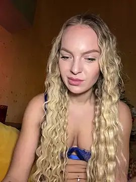 Snapshot of ChiaraVixen chatting on 12.07.24 ChiaraVixen online show from 12.07.24