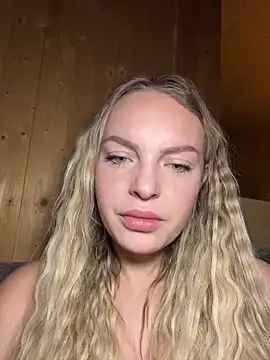 Snapshot of ChiaraVixen chatting on 12.09.24 ChiaraVixen online show from 12.09.24