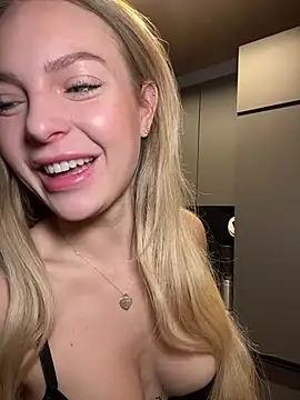 Snapshot of ChiaraVixen chatting on 02.04.25 ChiaraVixen online show from 02.04.25