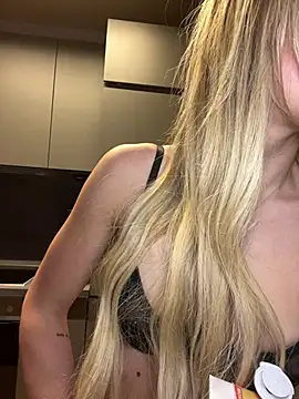 Snapshot of ChiaraVixen chatting on 02.07.25 ChiaraVixen online show from 02.07.25