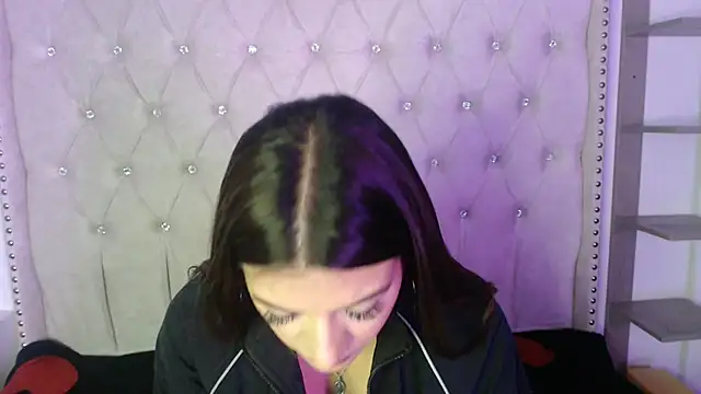 Abril Squirt online show from 10.13.25