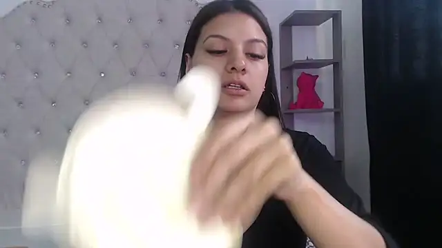 Snapshot of Abril_Squirt chatting on 04.24.26 Abril Squirt online show from 04.24.26