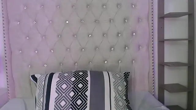 Snapshot of Abril_Squirt chatting on 05.15.26 Abril Squirt online show from 05.15.26