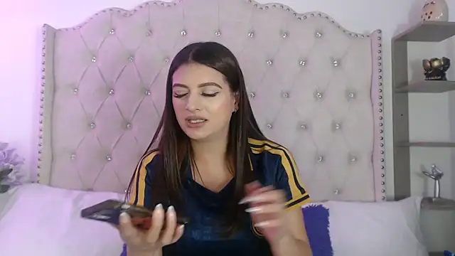 Snapshot of Abril_Squirt chatting on 06.17.26 Abril Squirt online show from 06.17.26