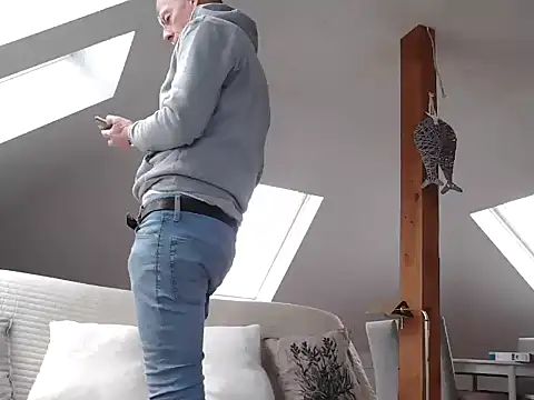 Snapshot of maxmueller321 chatting on 02.01.26 maxmueller321 online show from 02.01.26