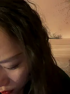 Snapshot of Eliza-E chatting on 01.07.26 Eliza-E online show from 01.07.26