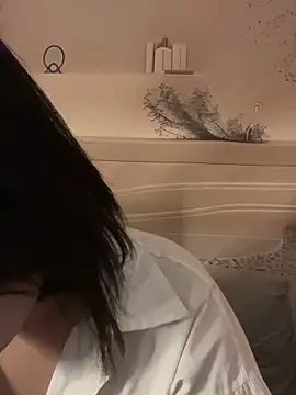 Snapshot of Eliza-E chatting on 02.01.26 Eliza-E online show from 02.01.26