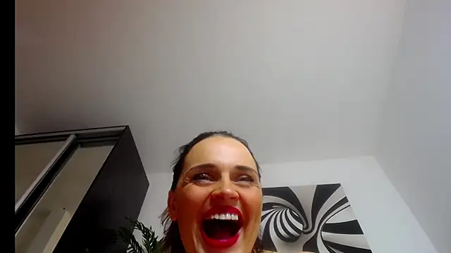 hugebobbs online show from 01.06.25