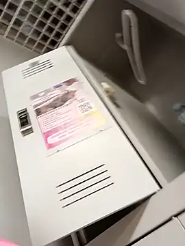 hugebobbs online show from 01.30.25