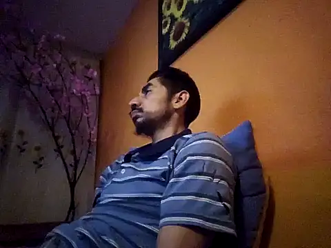 Snapshot of Angel_Coronel chatting on 12.04.24 Angel Coronel online show from 12.04.24