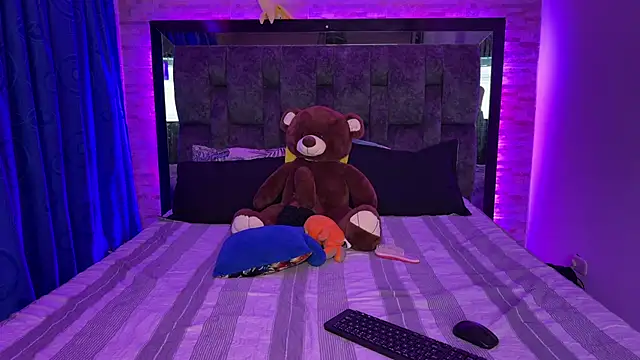 Snapshot of Juva___ chatting on 09.18.25 Juva    online show from 09.18.25