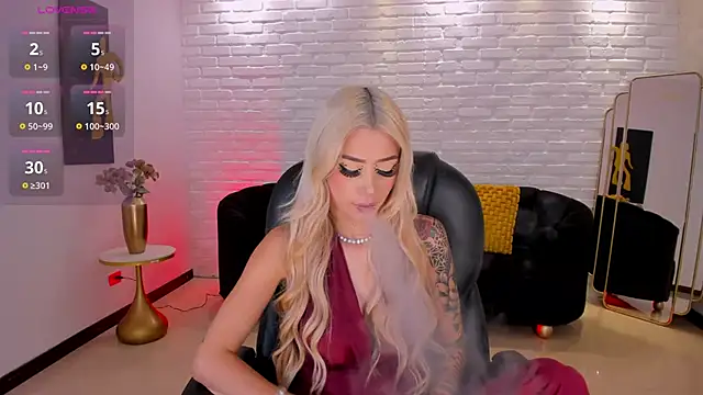 HannaConnor  online show from 11.10.25