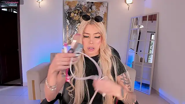 HannaConnor  online show from 03.29.26