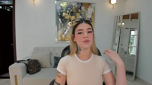 ViolettHansson online show from 02.10.26