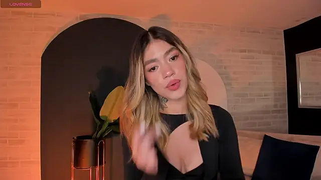 ViolettHansson online show from 04.14.26