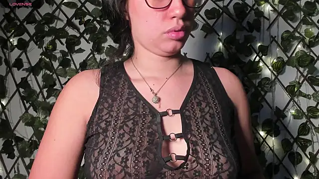 CoralineSanchez online show from 11.28.25