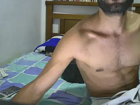 Snapshot of hideonbush051 chatting on 09.29.25 hideonbush051 online show from 09.29.25