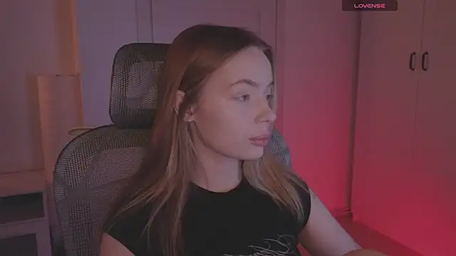  MayShy  online show from 10.25.25