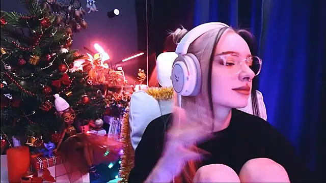 Snapshot of Avi_Nile chatting on 12.16.24 Avi Nile online show from 12.16.24