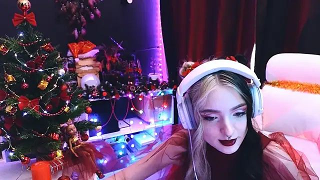 Snapshot of Avi_Nile chatting on 12.26.24 Avi Nile online show from 12.26.24