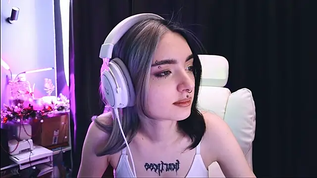 Snapshot of Avi_Nile chatting on 01.20.25 Avi Nile online show from 01.20.25