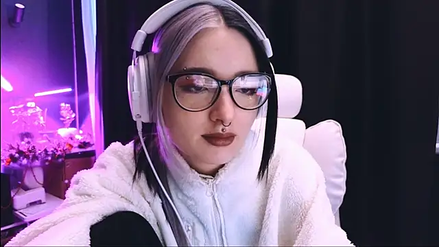 Snapshot of Avi_Nile chatting on 01.26.25 Avi Nile online show from 01.26.25