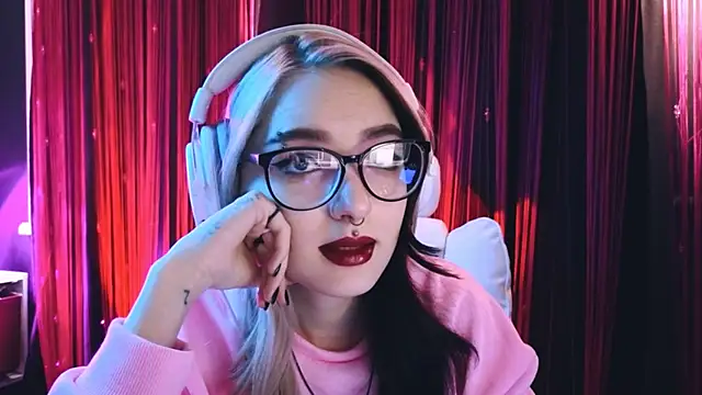 Snapshot of Avi_Nile chatting on 02.15.25 Avi Nile online show from 02.15.25