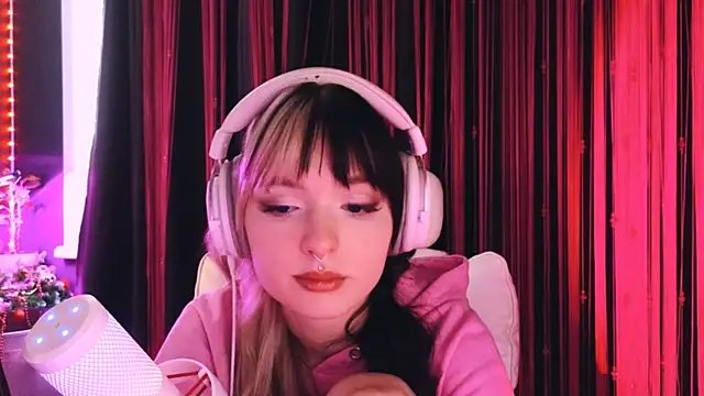 Snapshot of Avi_Nile chatting on 01.14.26 Avi Nile online show from 01.14.26