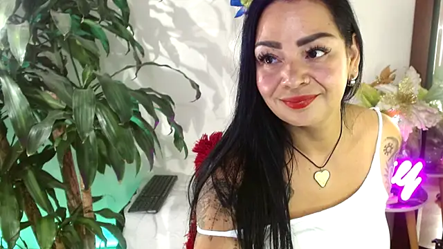 Snapshot of Ginna--mia chatting on 02.11.25 Ginna--mia online show from 02.11.25