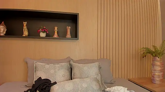 IrisBaker online show from 03.19.25