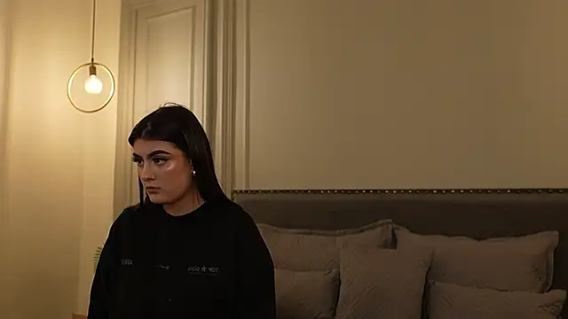 IrisBaker online show from 10.06.25