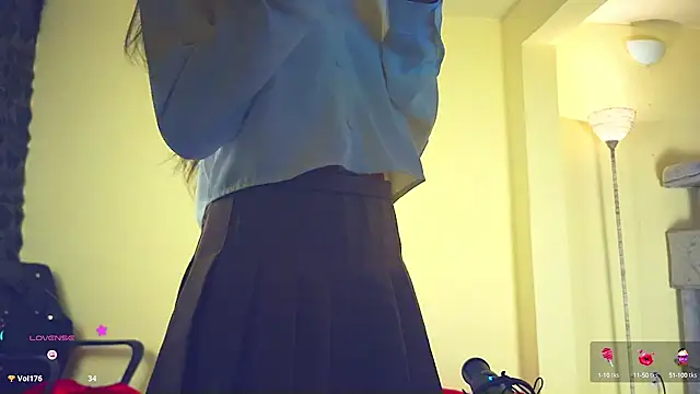 Snapshot of Finibondi chatting on 03.08.25 Finibondi online show from 03.08.25