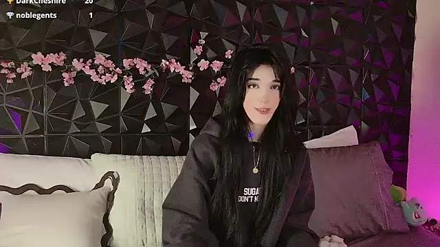 Snapshot of Finibondi chatting on 09.30.25 Finibondi online show from 09.30.25