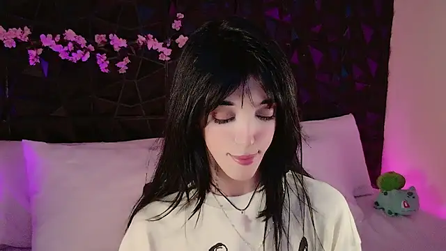 Snapshot of Finibondi chatting on 10.07.25 Finibondi online show from 10.07.25