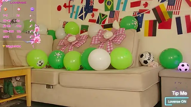 Snapshot of Milky_flexy_cat chatting on 06.15.26 Milky flexy cat online show from 06.15.26